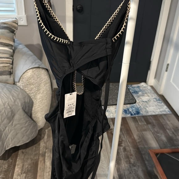 NWT shade and shore Swimsuit Size M. $40 Retail. Cute beaded and crochet detail - Picture 9 of 11